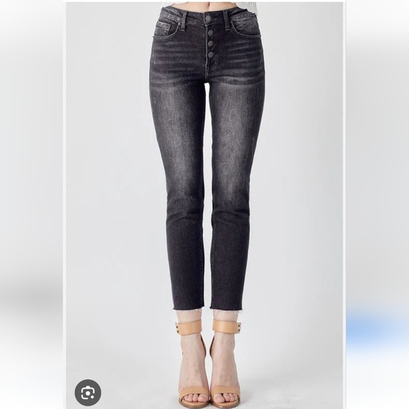 Risen Mid Rise Black Button-Fly Relaxed Fit Skinny Jeans 31 13 NEW - Picture 1 of 8